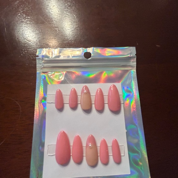 🆕💗Pink Pearl Full Set Glue on Nails - Picture 5 of 7